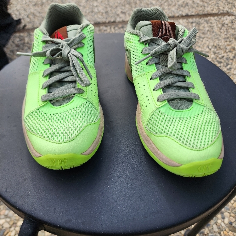 Nike Green Athletic Shoes - Picture 2 of 8
